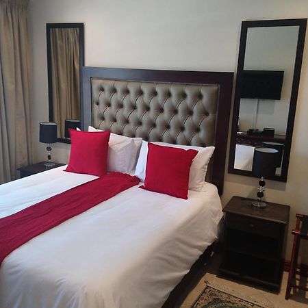 Lily White Guest House Centurion Bagian luar foto