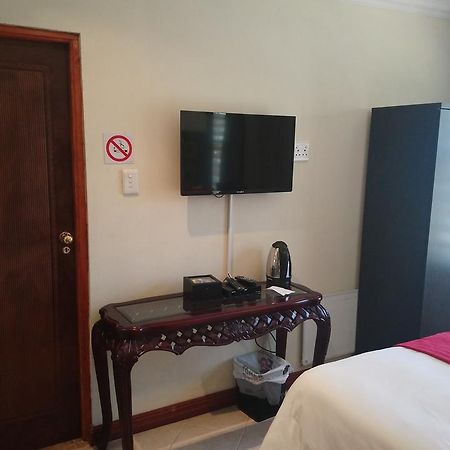 Lily White Guest House Centurion Bagian luar foto