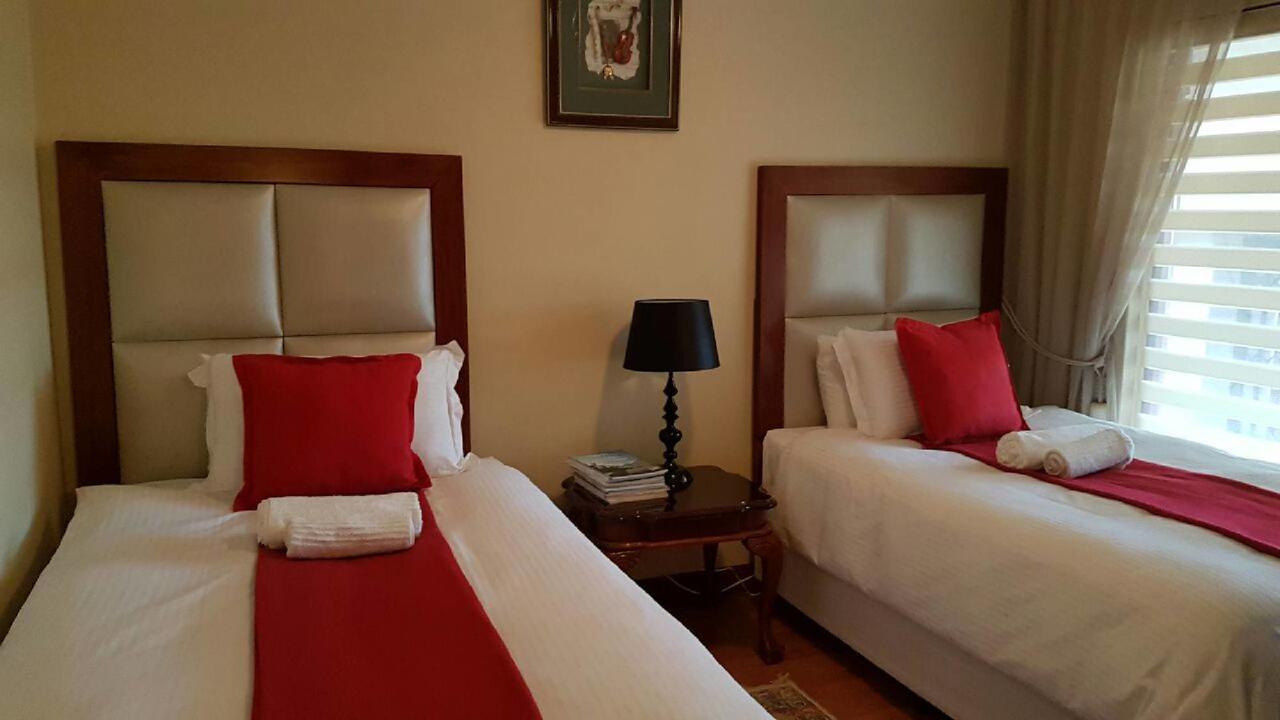 Lily White Guest House Centurion Bagian luar foto