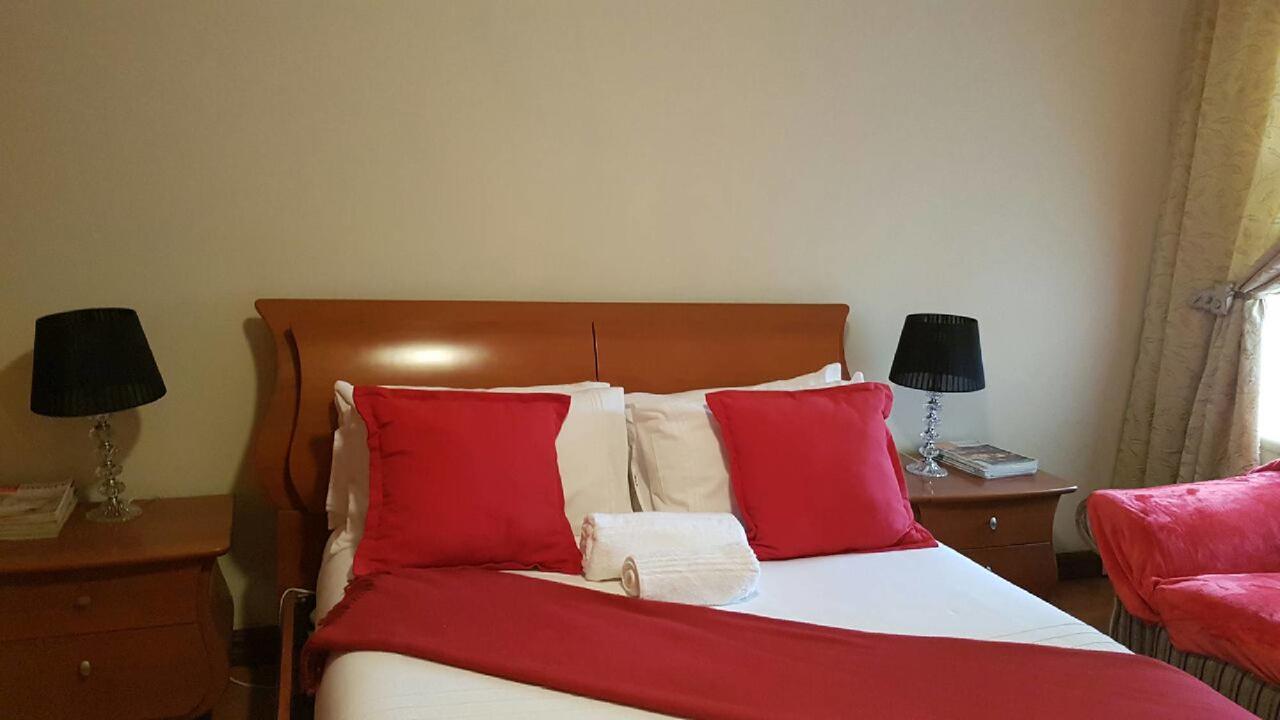 Lily White Guest House Centurion Bagian luar foto