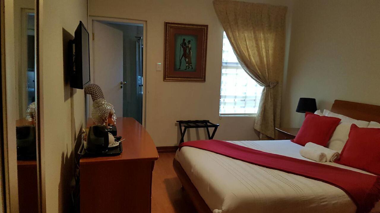 Lily White Guest House Centurion Bagian luar foto