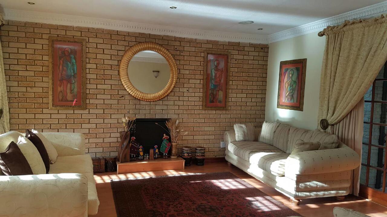 Lily White Guest House Centurion Bagian luar foto