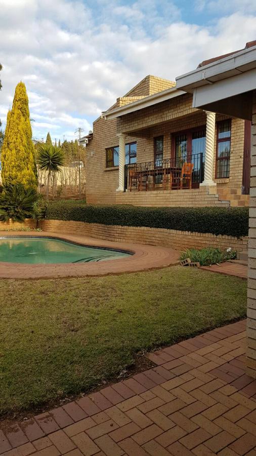 Lily White Guest House Centurion Bagian luar foto