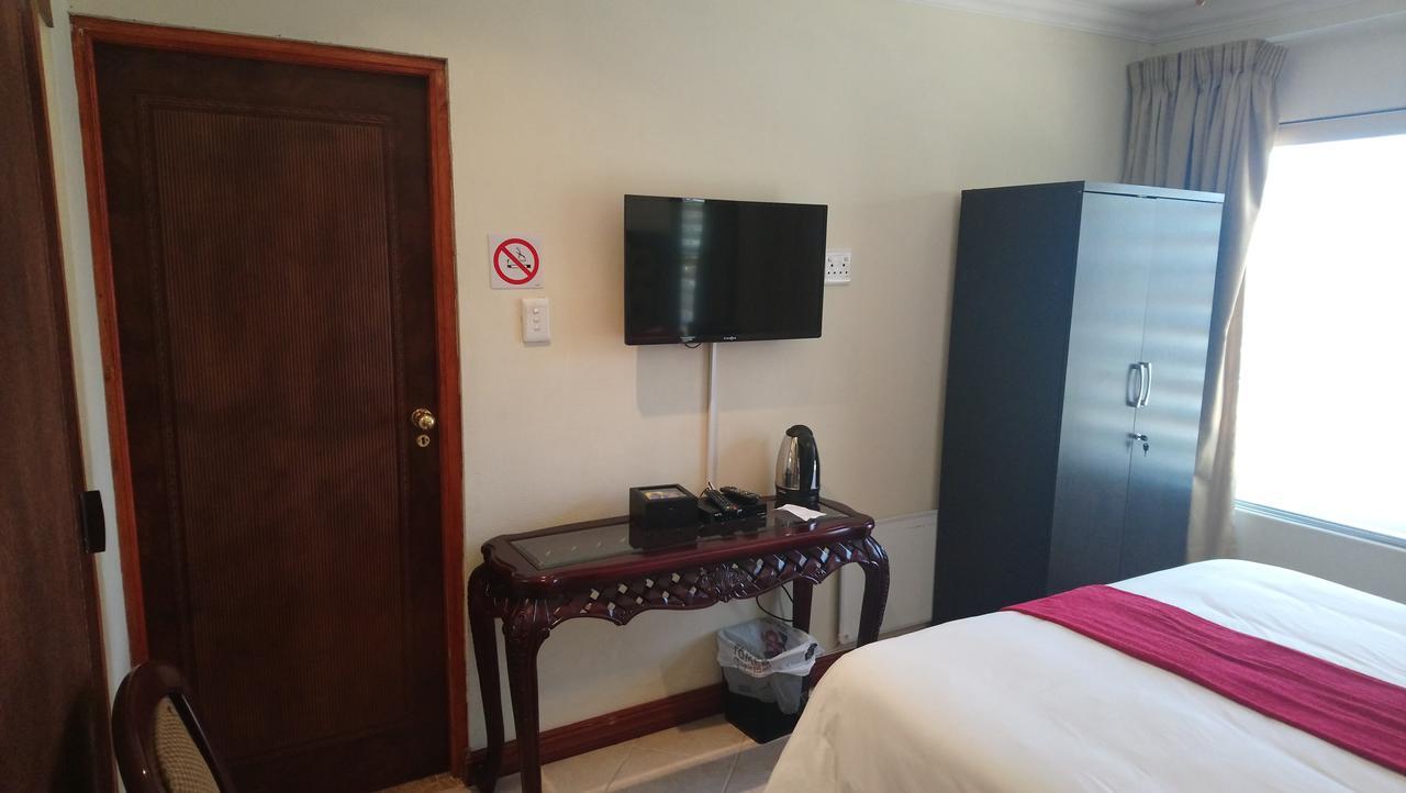 Lily White Guest House Centurion Bagian luar foto